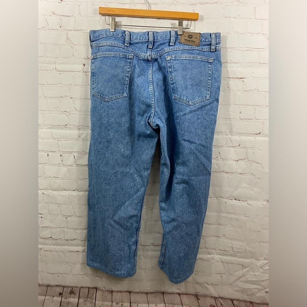 Wrangler Mens Size 38 Relaxed Fit Light Washed Denim Blue Jeans Hem Altered - Picture 2 of 5